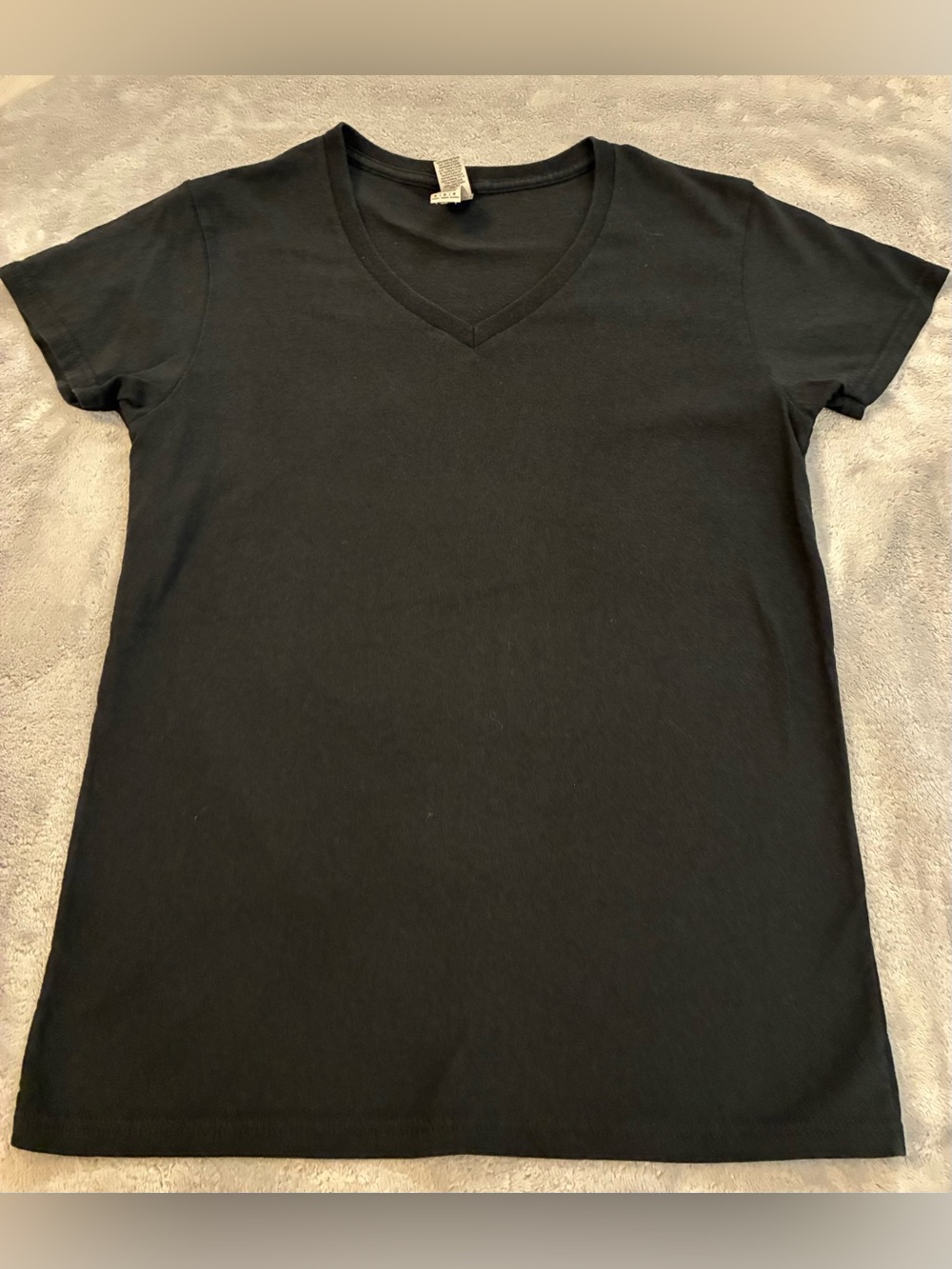 Gildan Heavy Cotton Classic Black V-Neck Short Sleeve Women's Tee Size Medium